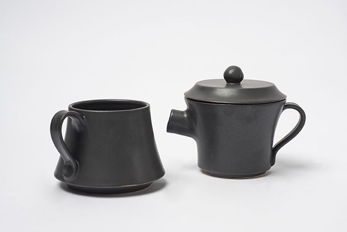 Tea set with teapot and cup
