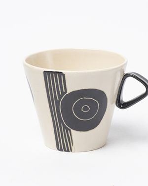 Cup triangle black engraved